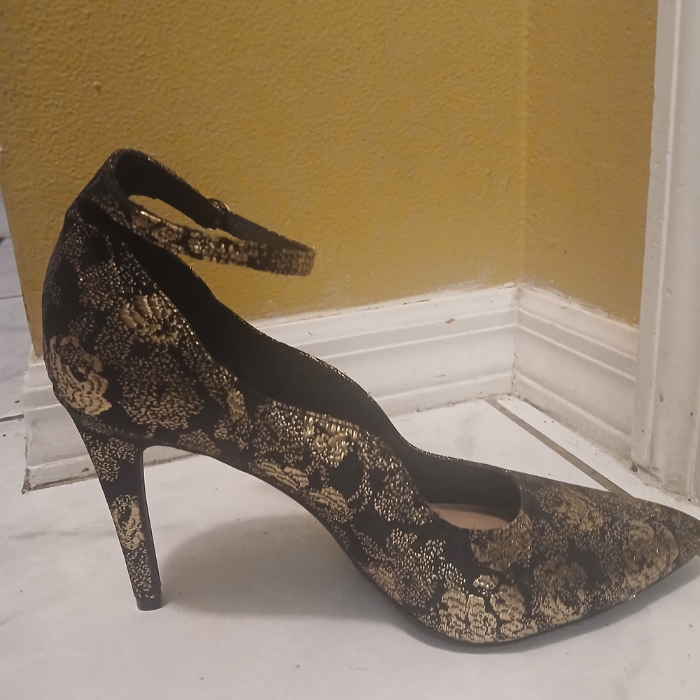 Elegant Black and Gold Women's Heels